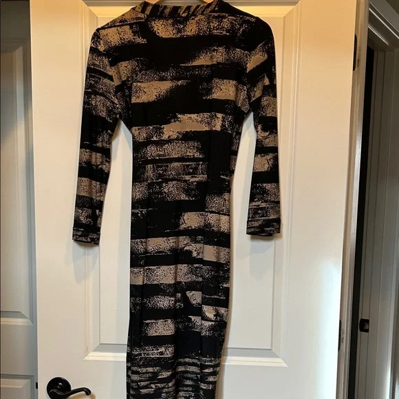 BCBGMaxAzria Alberta Gold and Black Wrap Dress size M - Picture 8 of 8